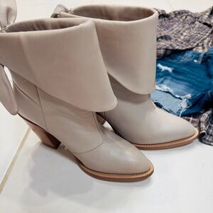 Luchesse Ankle Boot 👢